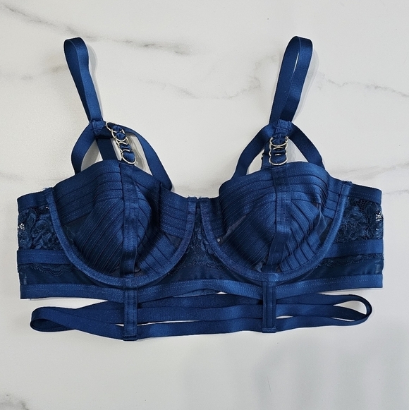 Straps And Rings Satin Underwire Bra With Mesh Cup - Picture 6 of 7